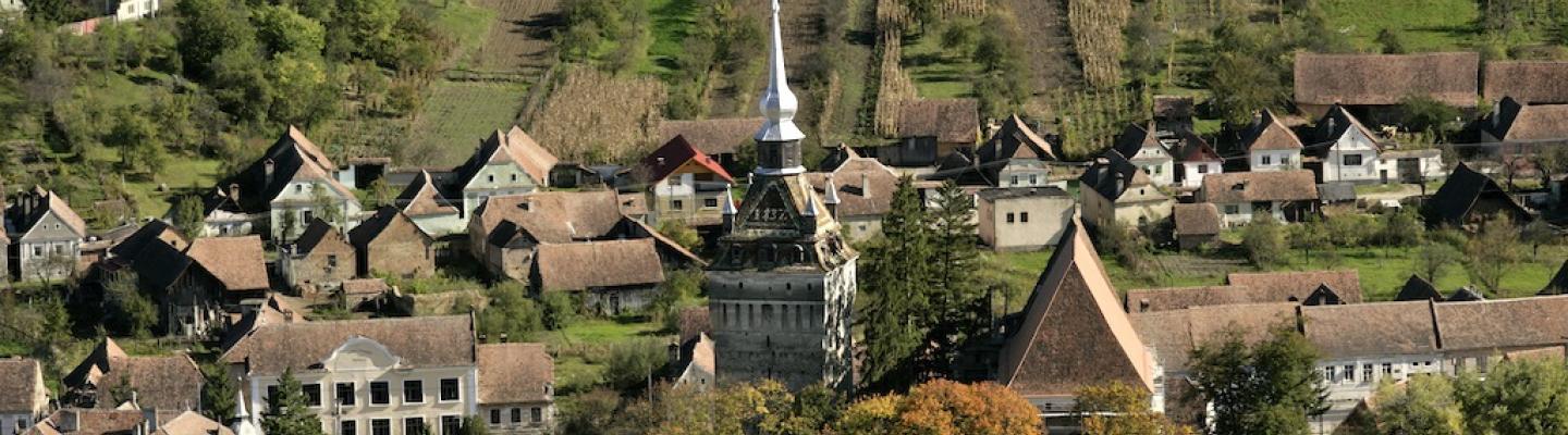 Blick von Oben auf eine Kirchenburg