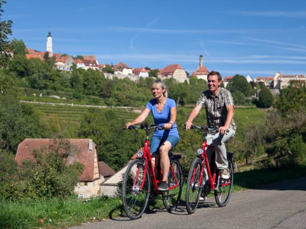 Radfahrer im Taubertal bei Rothenburg o.d. Tauber