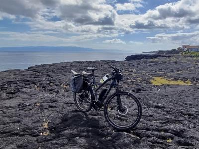 E-Bike in der Vulkanlandschaft