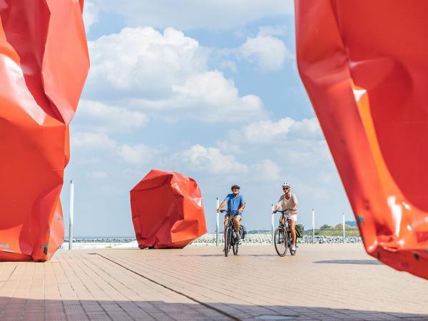 Radfahrer am Kstenradweg in Oostende