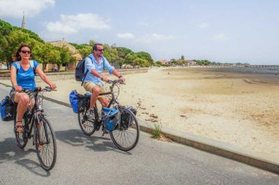 Radfahrer am Strand bei Arcachon