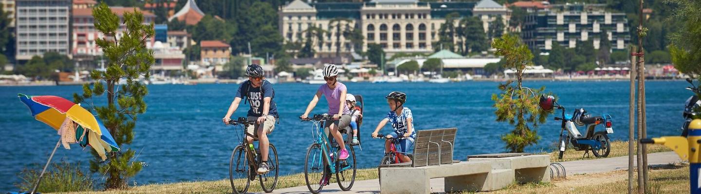 Radfahrer an der Adriakste bei Portoroz