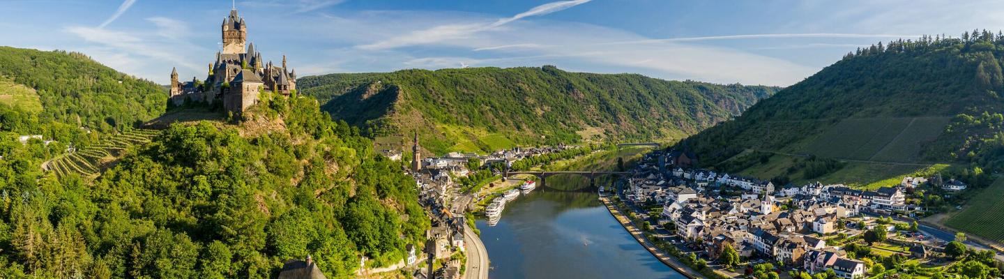 Blick auf Reichsburg bei Cochem an der Mosel