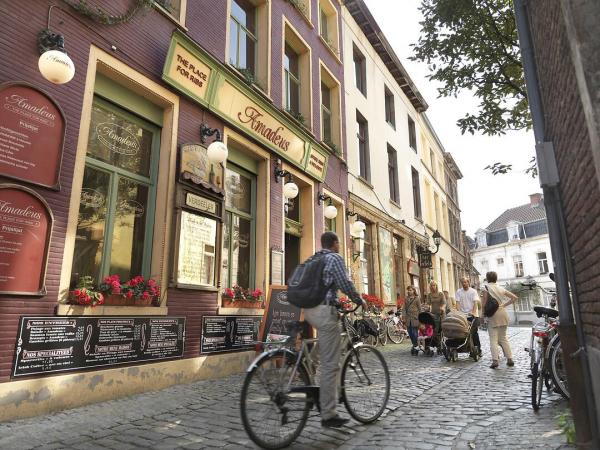 Radfahrer in den Gassen von Gent