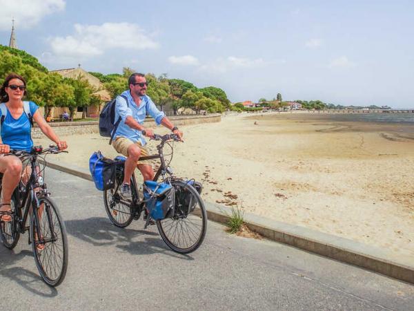 Radfahrer am Strand bei Arcachon