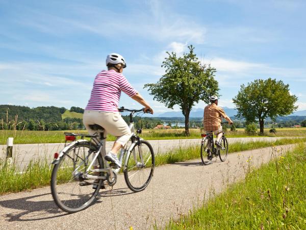 Radfahrer beim Waginger See