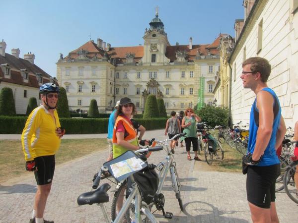 Radpause bei Schloss Feldsberg