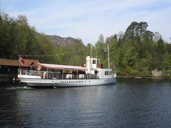 Dampfschiff auf dem Loch Katrine