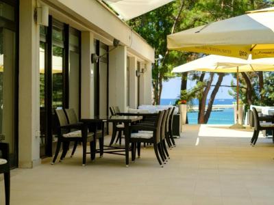 Flores Terrasse mit Meerblick