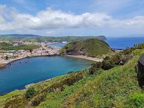 Radfahrer mit Blick ber Faial