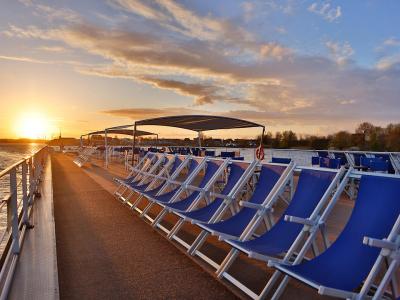 MS Lisabelle - Sonnendeck mit Sonnenliegen