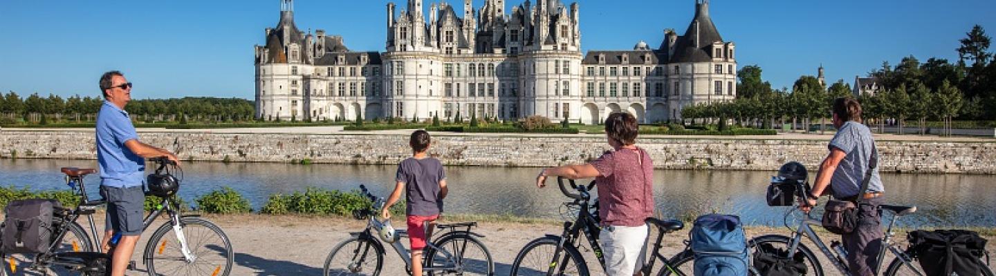 Loireradweg Schloss Chambord mit Radfahrern